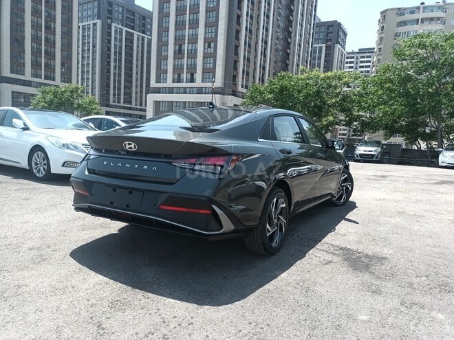 Hyundai Elantra-2