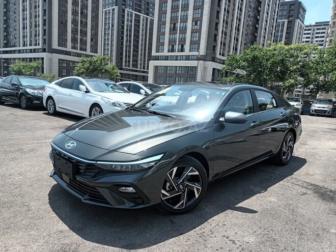Hyundai Elantra-1
