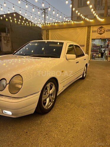 Mercedes E 230