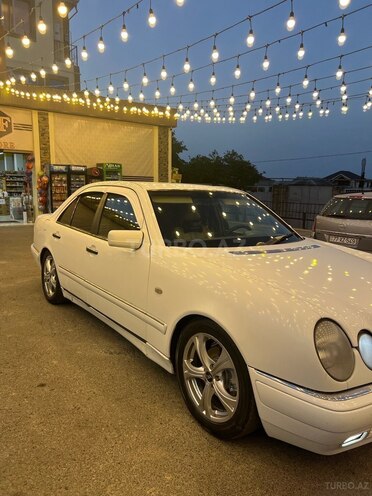 Mercedes E 230