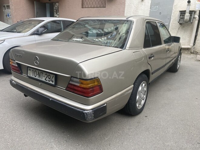 Mercedes E 230 1988, 230,000 km - 2.3 l - Bakı