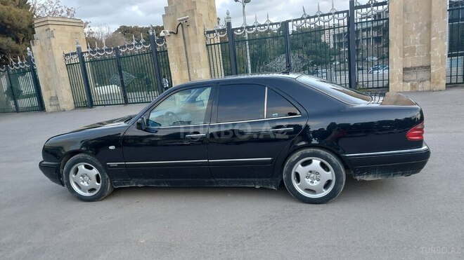 Mercedes E 240