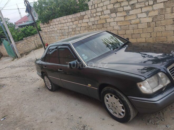 Mercedes E 200