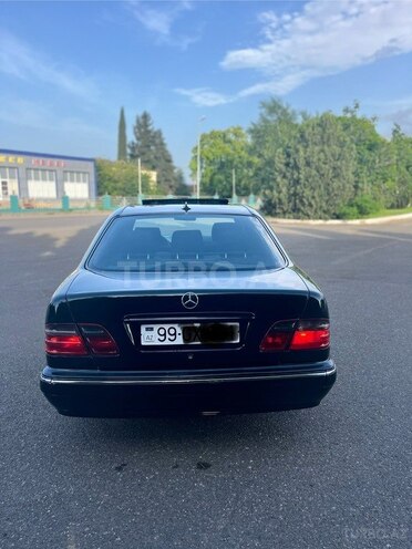 Mercedes E 220 2000, 279,000 km - 2.2 л - Qazax