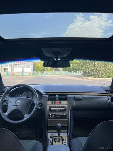 Mercedes E 220 2000, 279,000 km - 2.2 л - Qazax