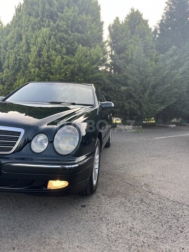 Mercedes E 220 2000, 279,000 km - 2.2 л - Qazax
