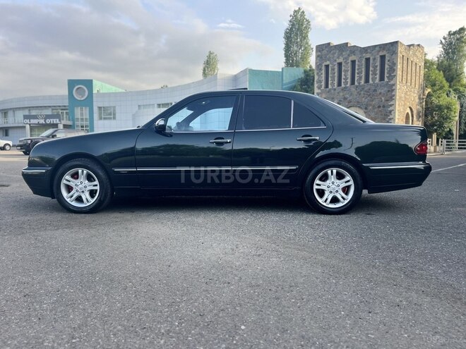 Mercedes E 220 2000, 279,000 km - 2.2 л - Qazax