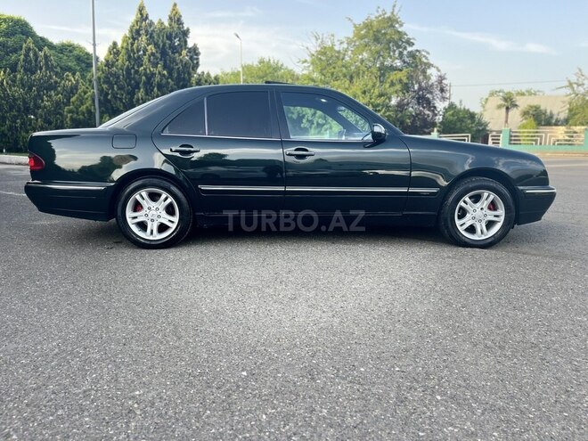 Mercedes E 220 2000, 279,000 km - 2.2 л - Qazax