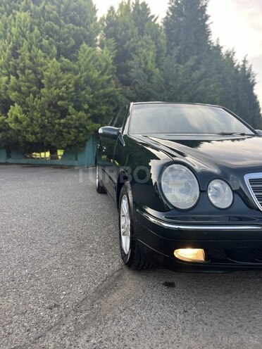 Mercedes E 220 2000, 279,000 km - 2.2 л - Qazax