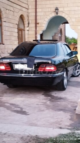 Mercedes E 240