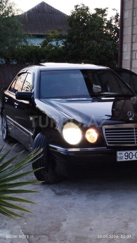 Mercedes E 240