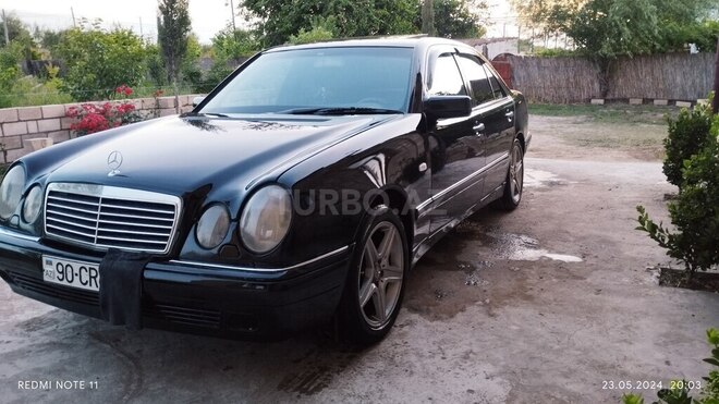 Mercedes E 240