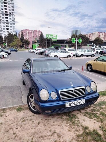 Mercedes E 230