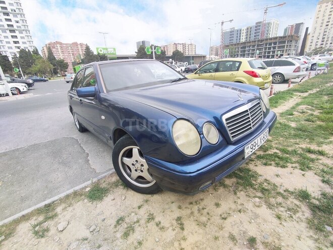 Mercedes E 230