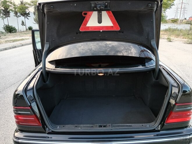 Mercedes E 270 2001, 747,500 km - 2.7 l - Sumqayıt