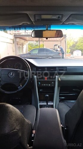 Mercedes E 220 1993, 315,000 km - 2.2 l - Bakı