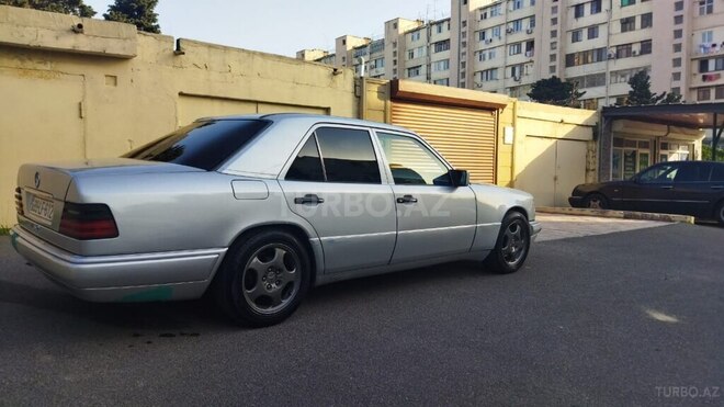 Mercedes E 220 1993, 315,000 km - 2.2 l - Bakı