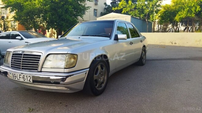 Mercedes E 220 1993, 315,000 km - 2.2 l - Bakı