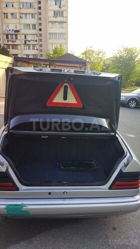 Mercedes E 220 1993, 315,000 km - 2.2 l - Bakı