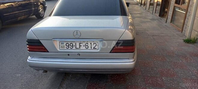 Mercedes E 220 1993, 315,000 km - 2.2 l - Bakı