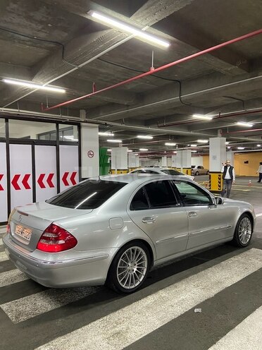 Mercedes E 240