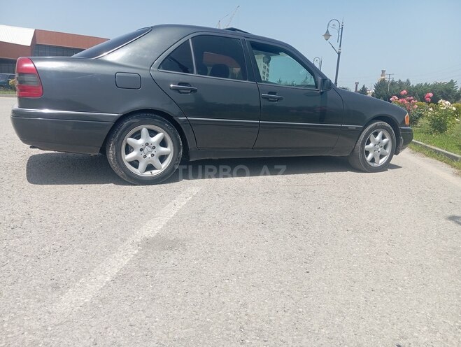 Mercedes C 200