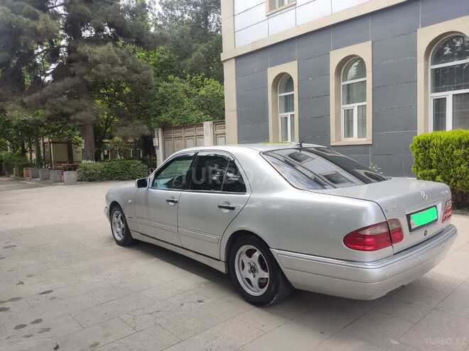 Mercedes E 230