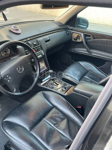 Mercedes E 320