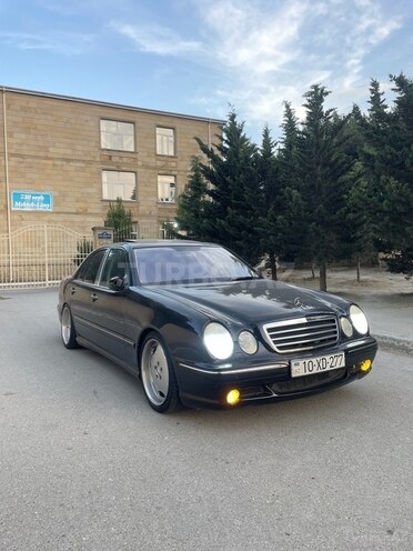 Mercedes E 320