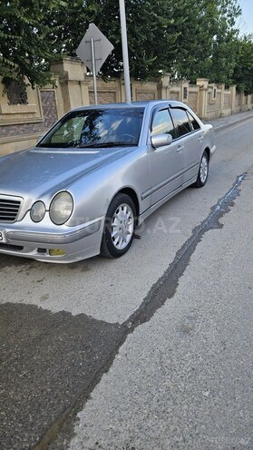 Mercedes E 240