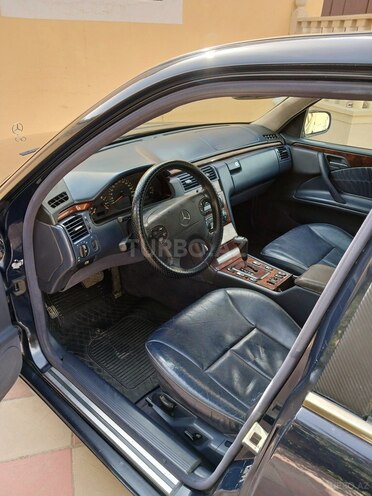 Mercedes E 200 2000, 381,300 km - 2.0 л - Bakı