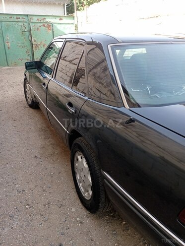 Mercedes E 220 1994, 451,630 km - 2.2 л - Şirvan