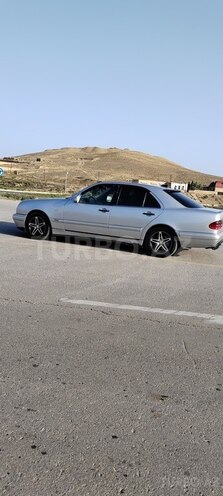 Mercedes E 240