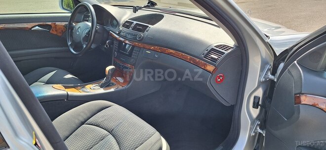 Mercedes E 240 2002, 280,000 km - 2.4 л - Tovuz