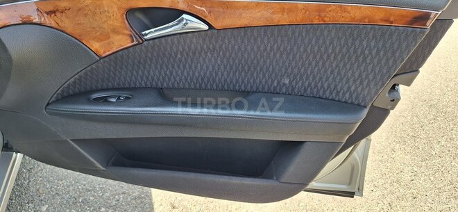 Mercedes E 240 2002, 280,000 km - 2.4 л - Tovuz