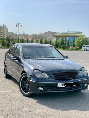 Mercedes C 200