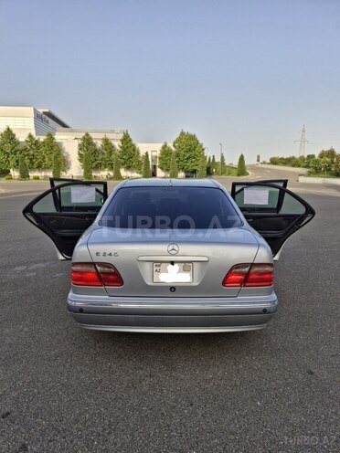 Mercedes E 240