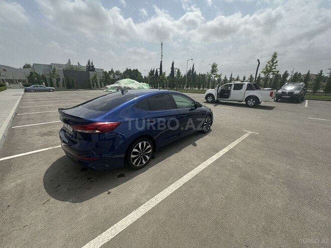 Hyundai Elantra 2016, 105,800 km - 2.0 l - Bakı