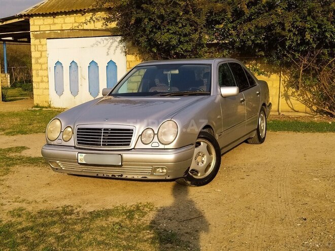 Mercedes E 200