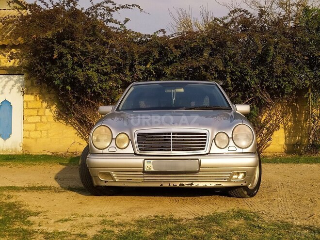 Mercedes E 200