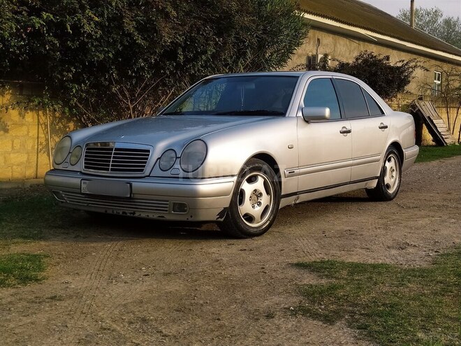 Mercedes E 200