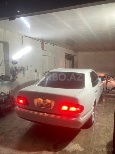 Mercedes E 240 1999, 260,000 km - 2.4 l - Bakı