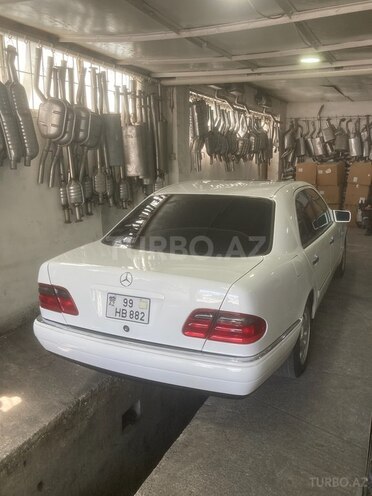 Mercedes E 240 1999, 260,000 km - 2.4 l - Bakı