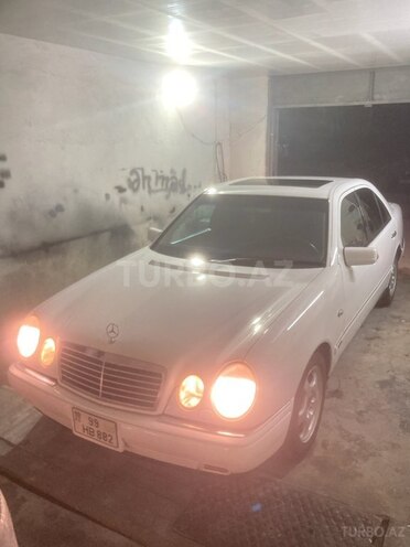 Mercedes E 240 1999, 260,000 km - 2.4 l - Bakı