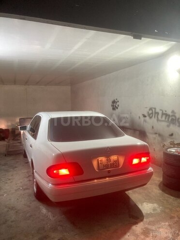 Mercedes E 240 1999, 260,000 km - 2.4 l - Bakı