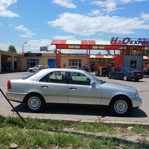 Mercedes C 200 1995, 427,549 km - 2.0 л - Naftalan
