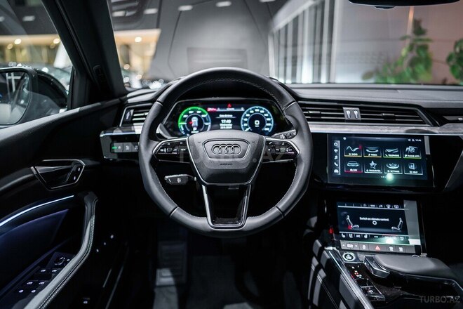 Audi Q8 e-tron