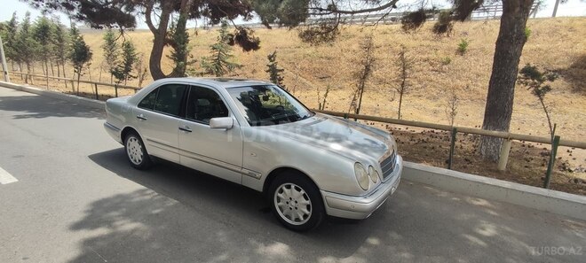 Mercedes E 280