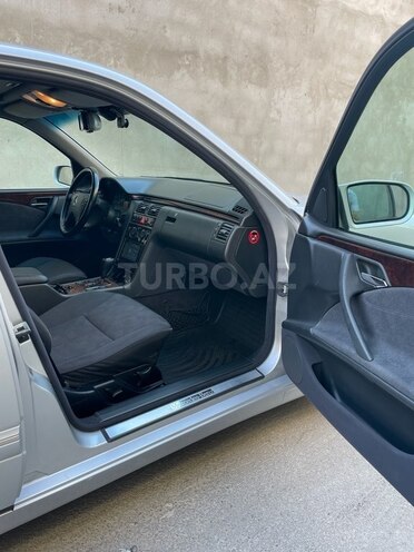 Mercedes E 270 2000, 440,000 km - 2.7 l - Bakı