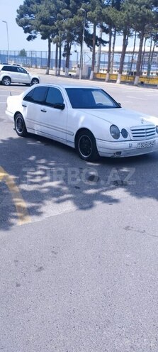 Mercedes E 230